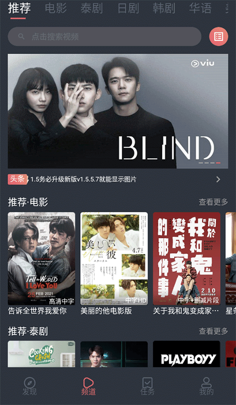 悬浮在云层中的透明玻璃图书馆与彩虹阶梯壁纸